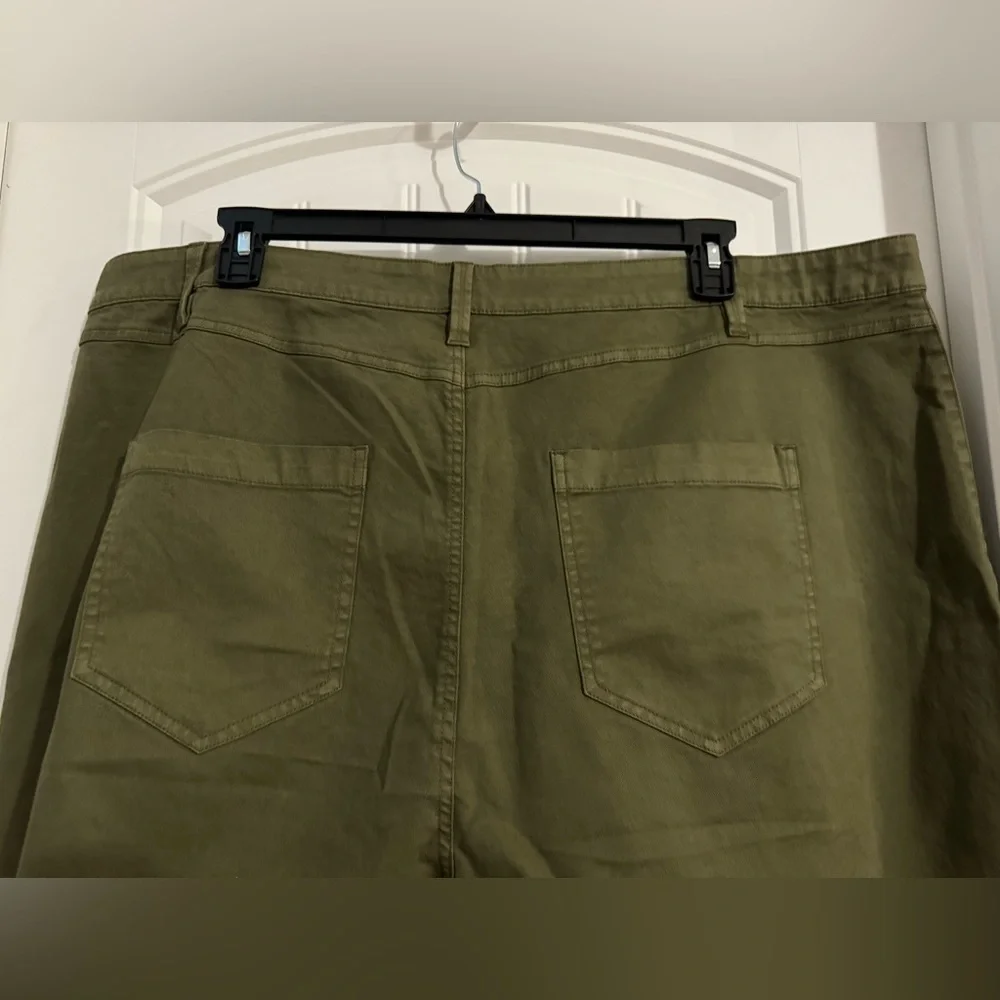 Great Sanctuary size 22W olive green Bermuda shorts plus - Picture 4 of 4